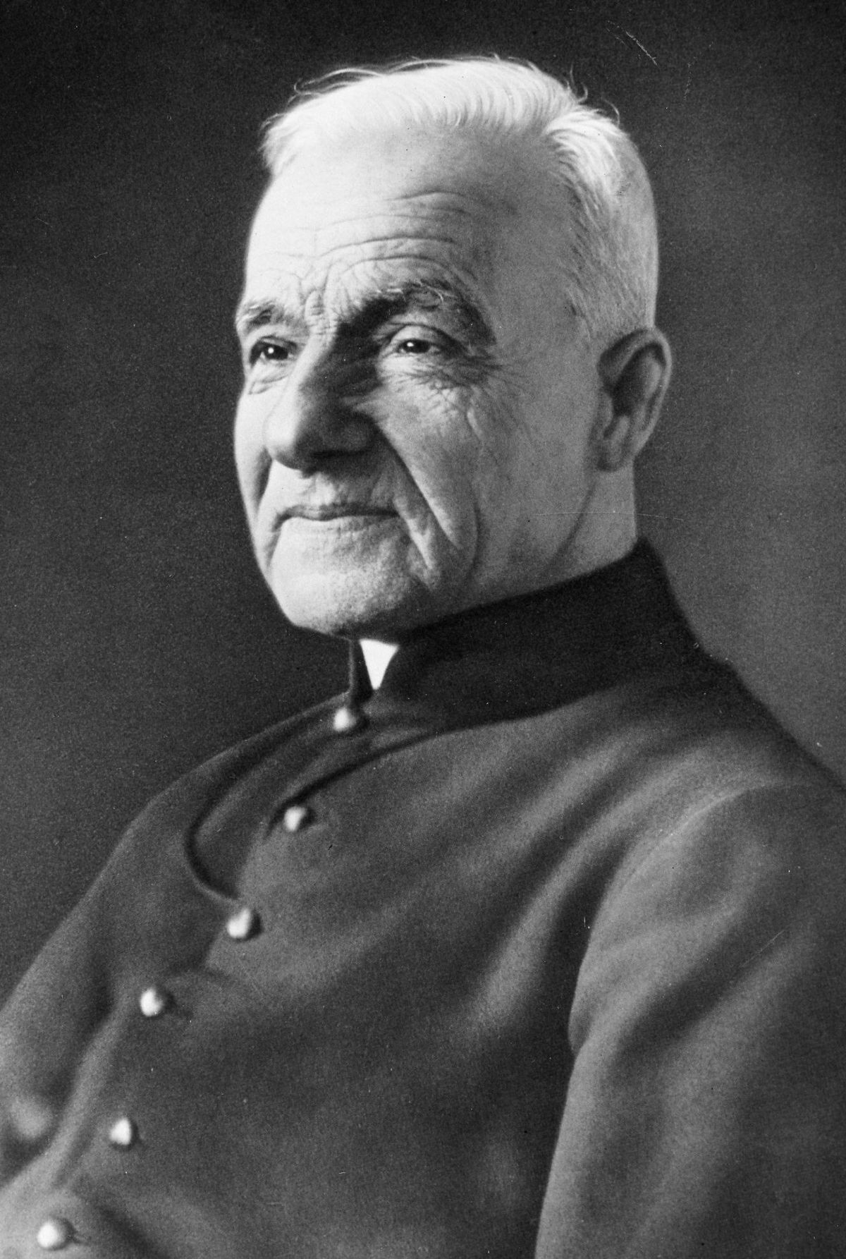 1200px-Saint_André_Bessette