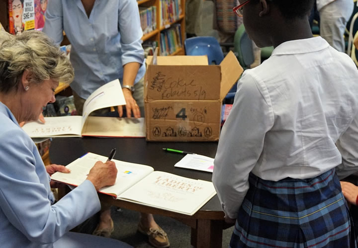 cokie_roberts_signs_book