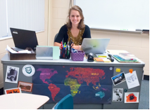 hugan_at_desk
